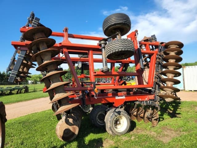 Image of Versatile TD700F equipment image 3