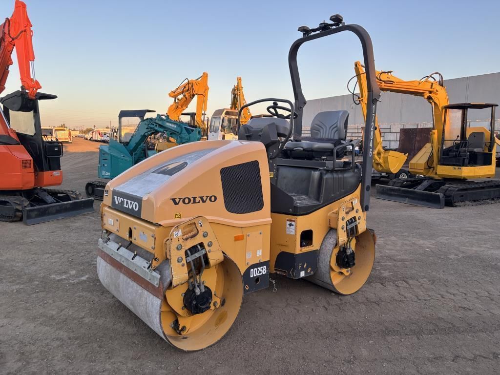 2018 Volvo DD25B Equipment Image0