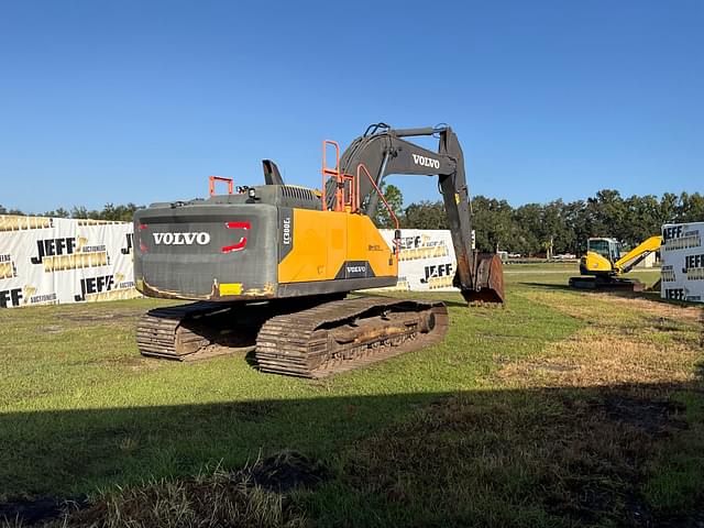 Image of Volvo EC300EL equipment image 4