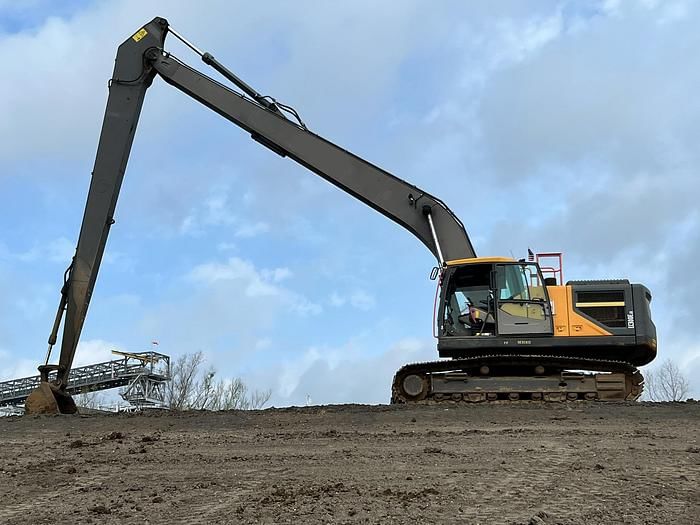 2018 Volvo EC300E-LR Equipment Image0