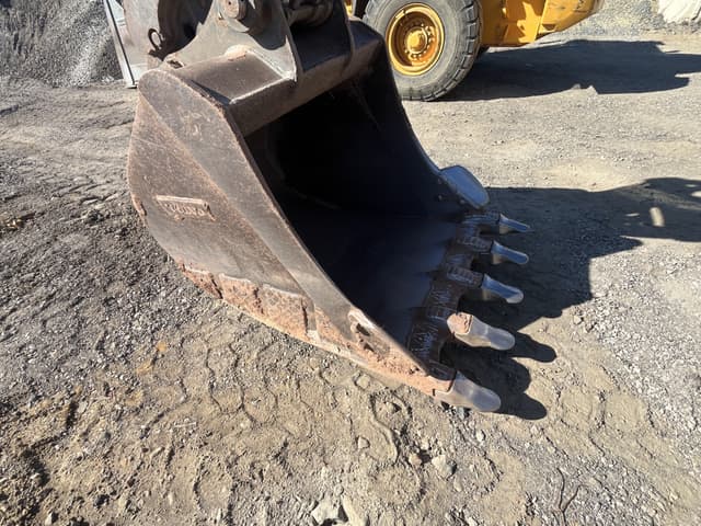 Image of Volvo ECR235EL equipment image 4