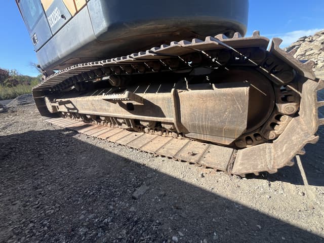 Image of Volvo ECR235EL equipment image 3