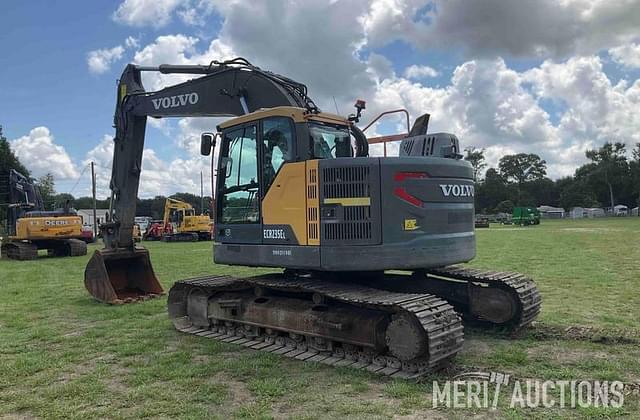 Image of Volvo ECR235EL equipment image 2