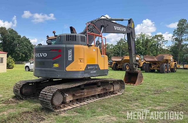 Image of Volvo ECR235EL equipment image 4