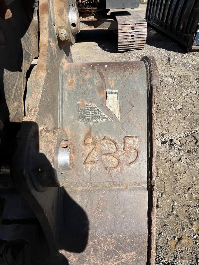 Image of Volvo ECR235EL equipment image 2