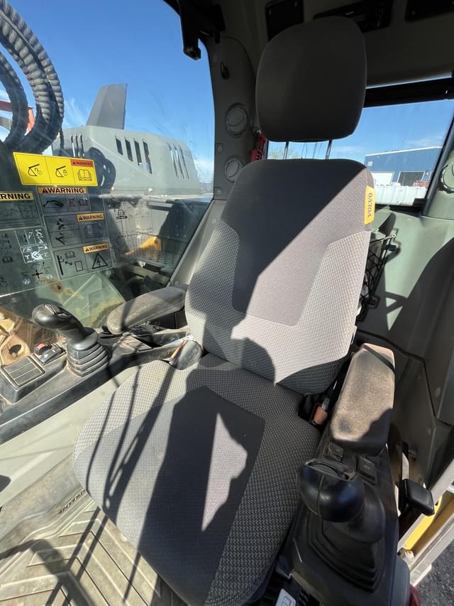 Image of Volvo ECR235EL equipment image 1