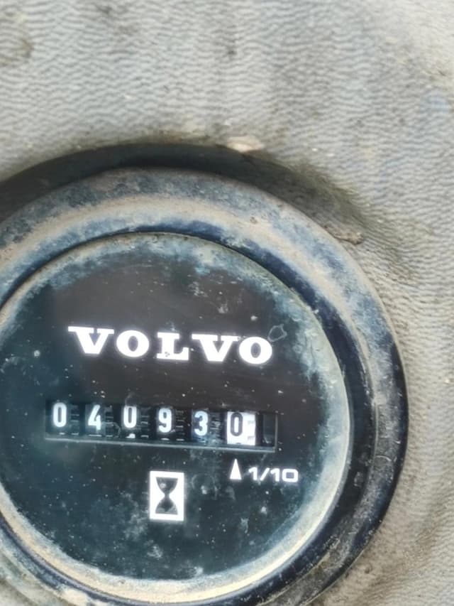 Image of Volvo ECR355EL equipment image 2