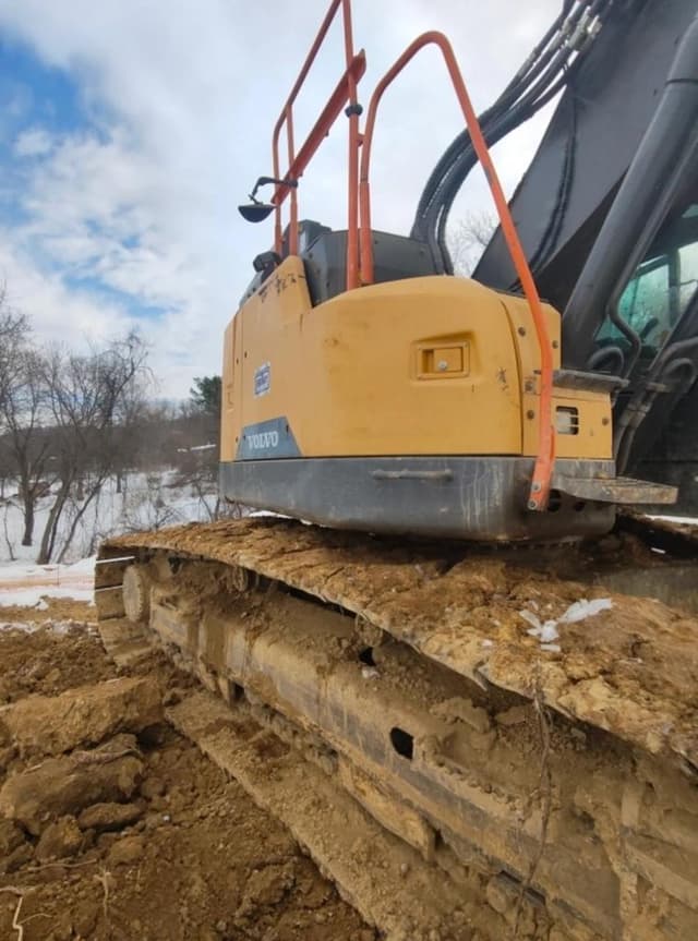 Image of Volvo ECR355EL equipment image 4