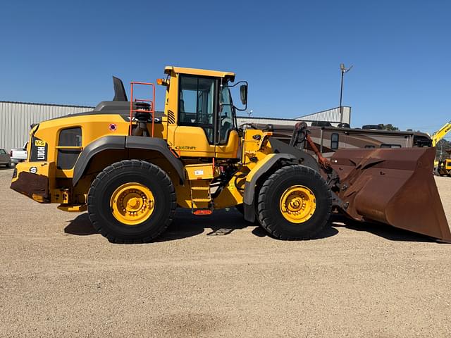 Image of Volvo L110H equipment image 2