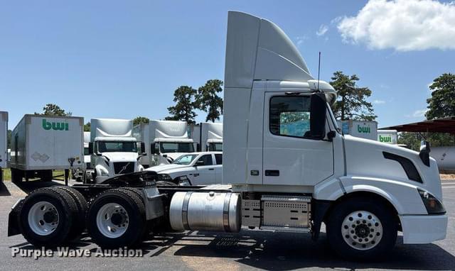 Image of Volvo VNL equipment image 3