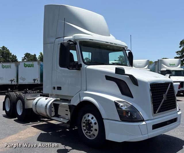 Image of Volvo VNL equipment image 2
