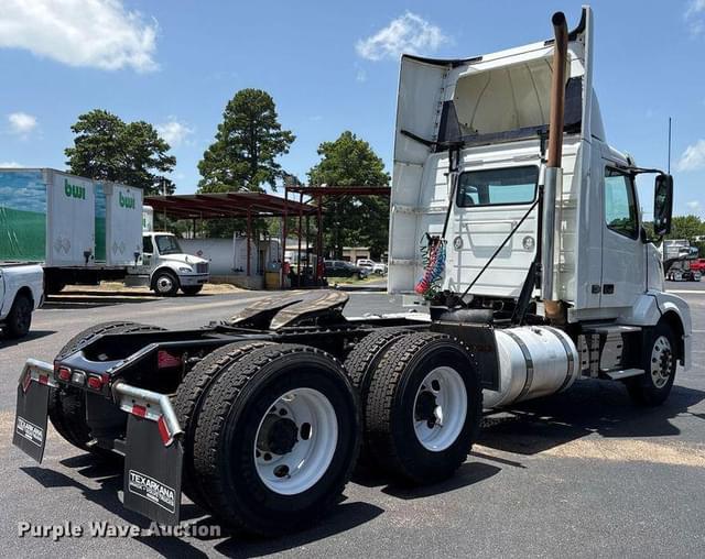 Image of Volvo VNL equipment image 4