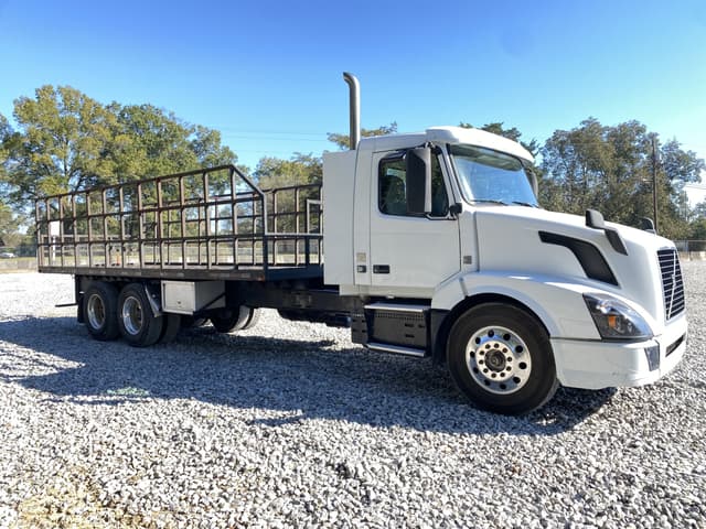 Image of Volvo VN equipment image 3