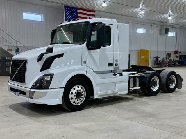 Image of Volvo VN equipment image 2