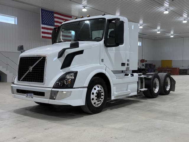 Image of Volvo VN equipment image 1