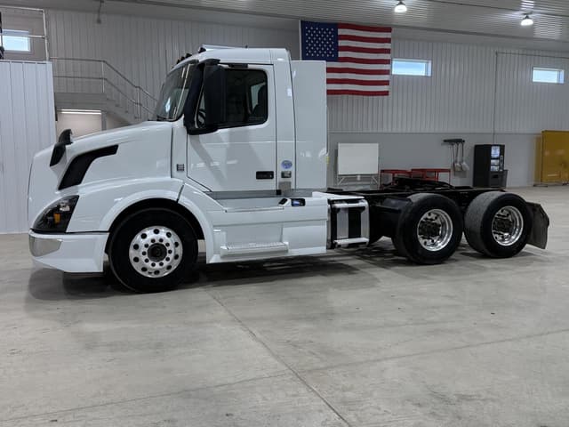 Image of Volvo VN equipment image 3