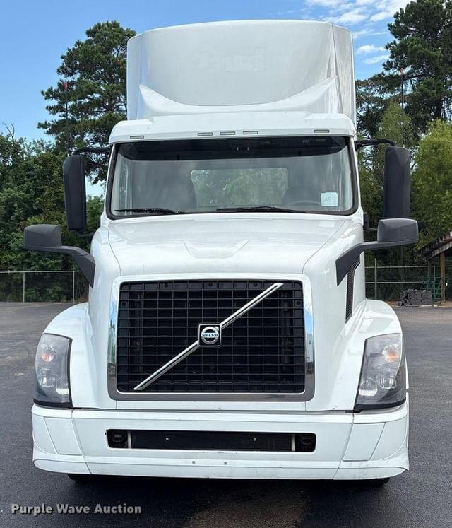 Image of Volvo VN equipment image 1