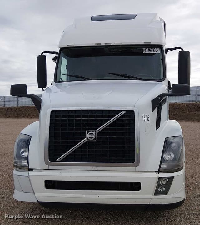 Image of Volvo VN equipment image 1