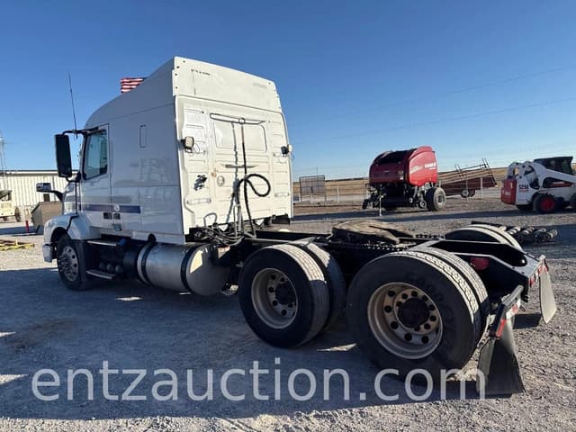 Image of Volvo VNL630 equipment image 1