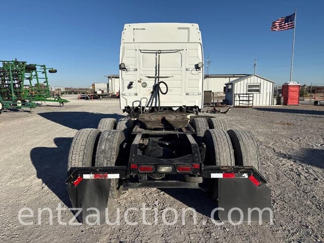 Image of Volvo VNL630 equipment image 2