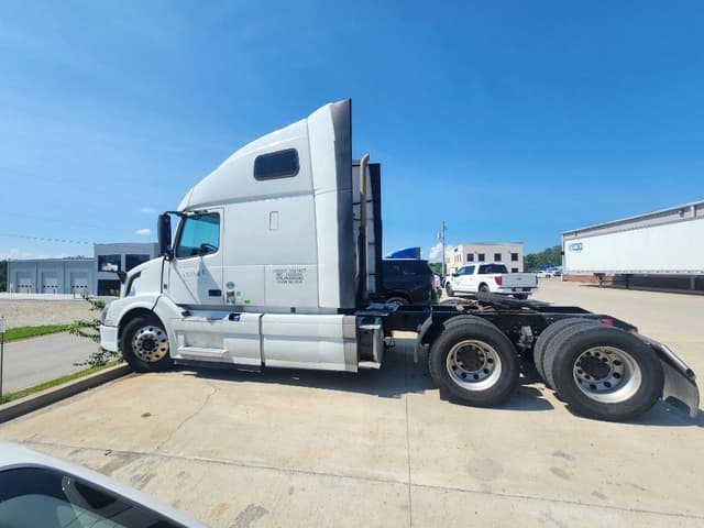 Image of Volvo VNL equipment image 1