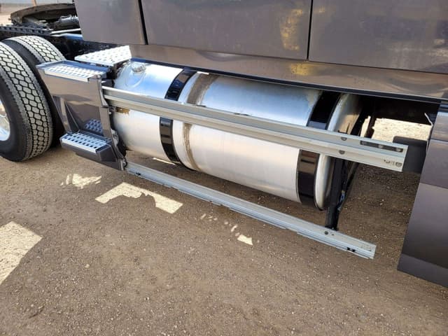 Image of Volvo VNL equipment image 4