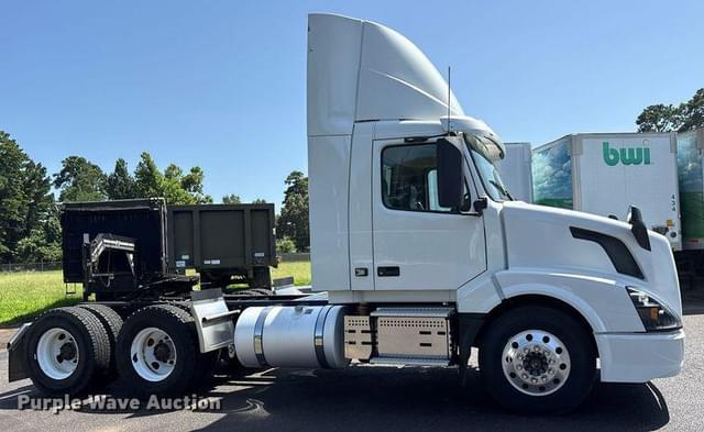 Image of Volvo VNL equipment image 3