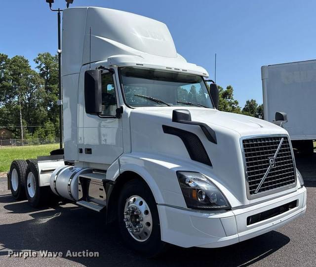 Image of Volvo VNL equipment image 2
