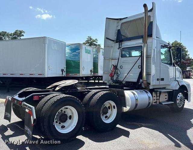 Image of Volvo VNL equipment image 4