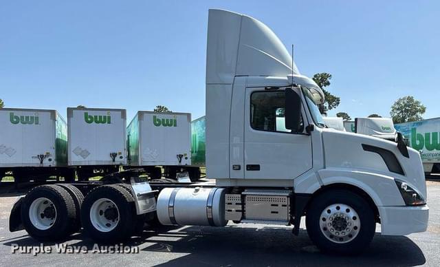 Image of Volvo VNL equipment image 4