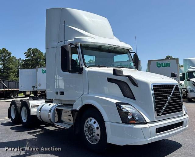 Image of Volvo VNL equipment image 2