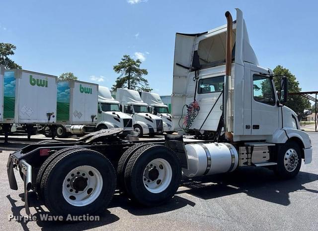 Image of Volvo VNL equipment image 4