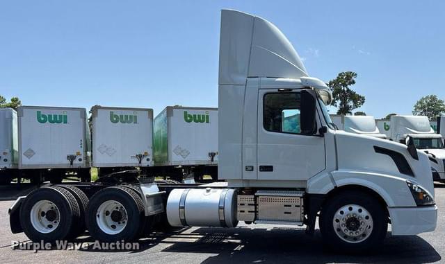 Image of Volvo VNL equipment image 3
