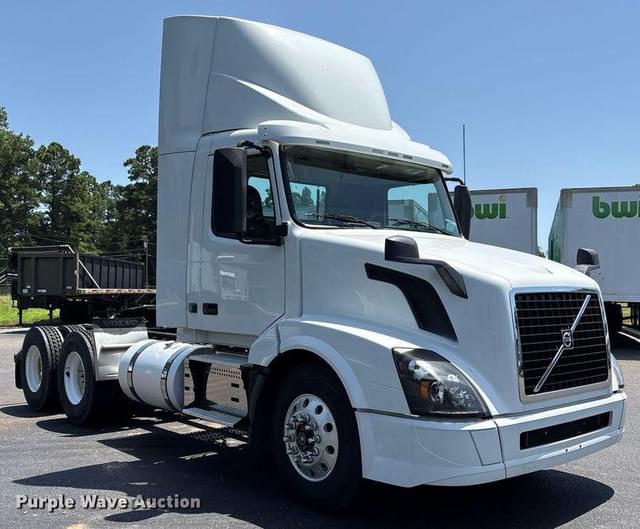 Image of Volvo VNL equipment image 2