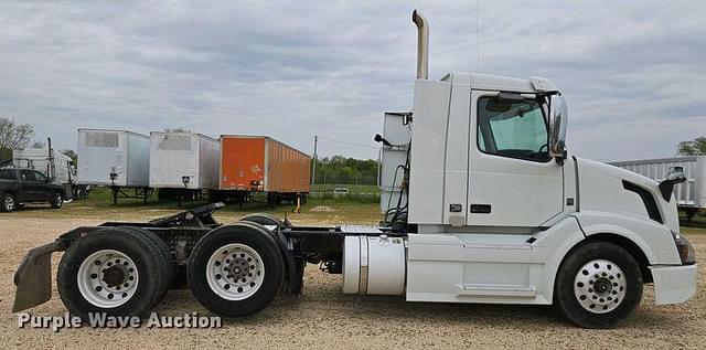 Image of Volvo VNL equipment image 3