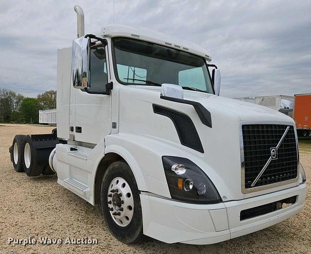 Image of Volvo VNL equipment image 2