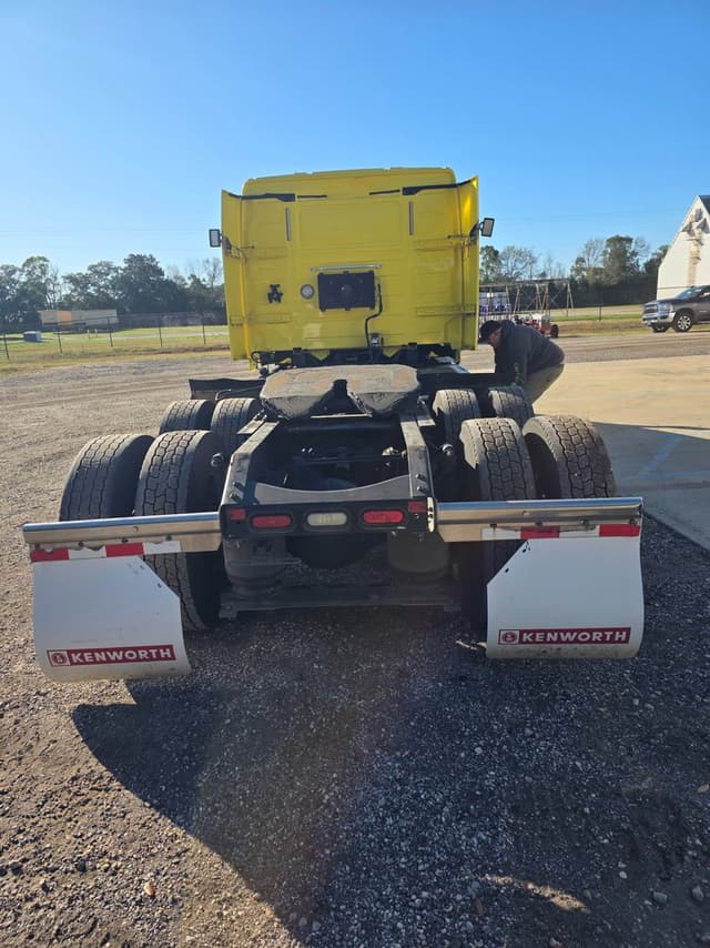 Image of Volvo VNL equipment image 4