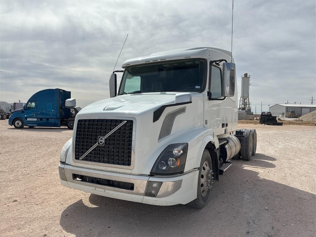 2018 Volvo VNR62T400 Equipment Image0