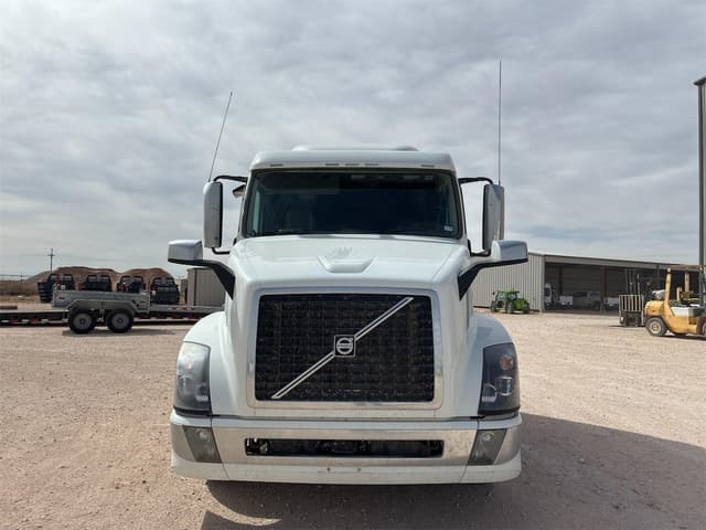 Image of Volvo VNR62T400 equipment image 1