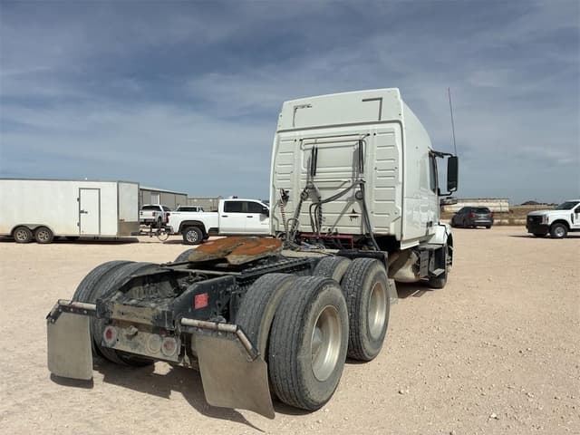 Image of Volvo VNR62T400 equipment image 4