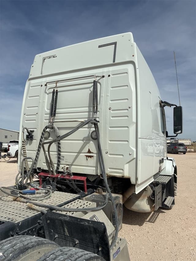 Image of Volvo VNR62T400 equipment image 3