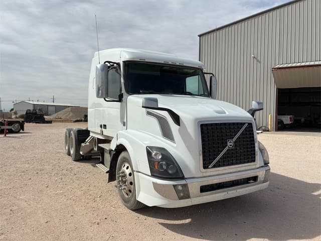 Image of Volvo VNR62T400 equipment image 2