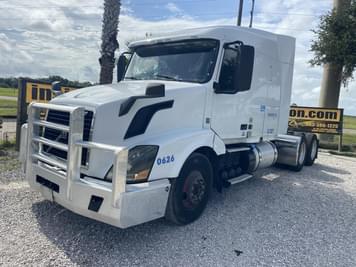Main image Volvo VNL64T