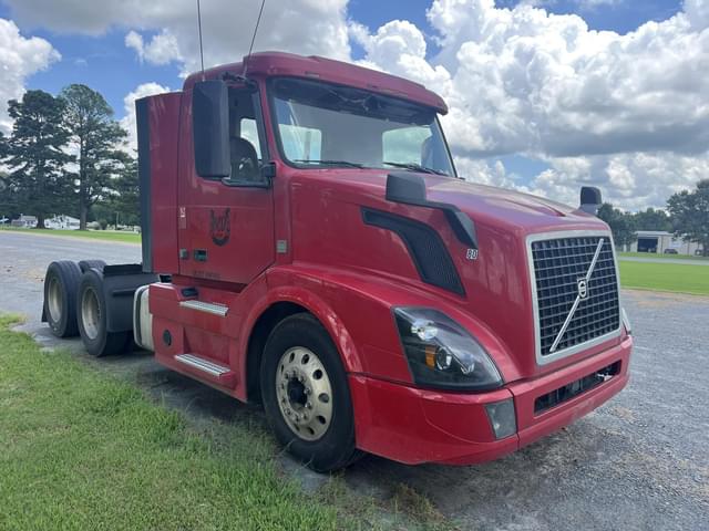 Image of Volvo VNL64T300 equipment image 1
