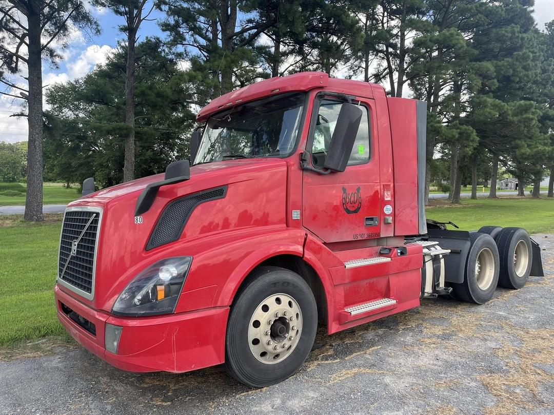 Image of Volvo VNL64T300 Primary image