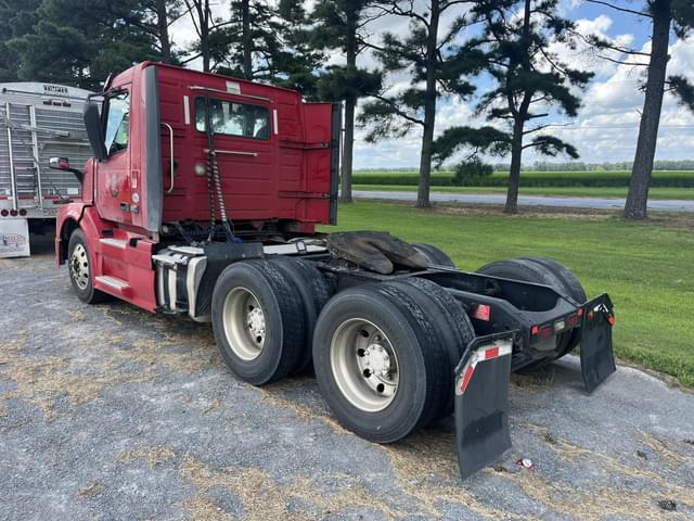 Image of Volvo VNL64T300 equipment image 3