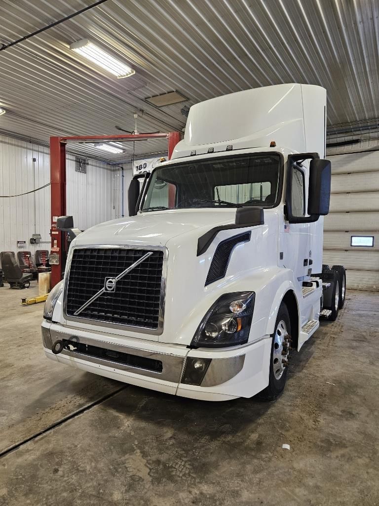 2018 Volvo VNL64T300 Equipment Image0