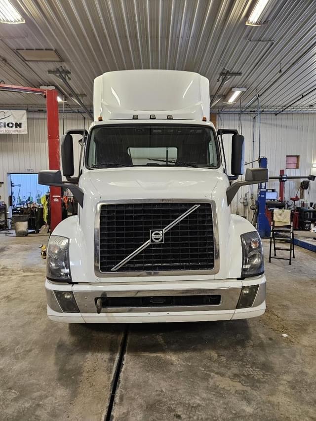 Image of Volvo VNL64T300 equipment image 1