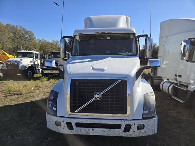 Image of Volvo VNL64T630 equipment image 1