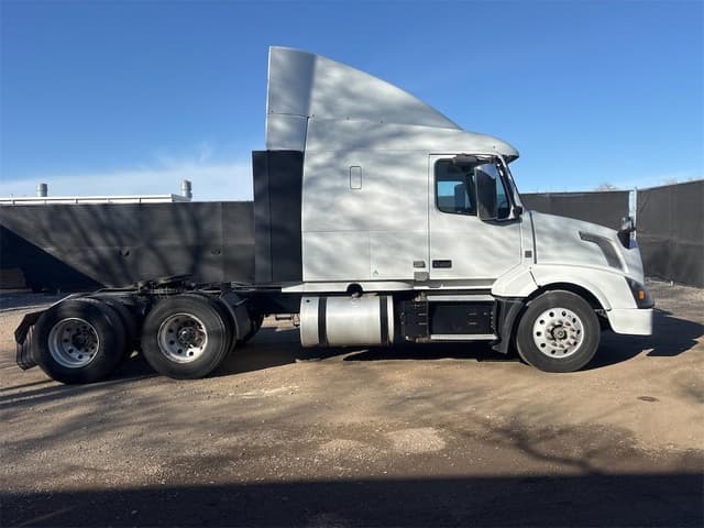 Image of Volvo VNL64T630 equipment image 3